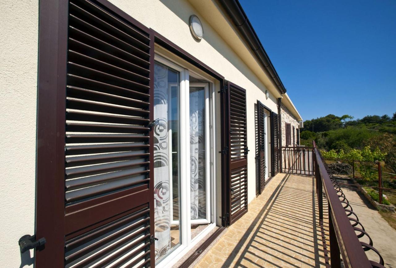 Apartments With A Parking Space Gornje Selo, Solta - 15545 Grohote Exterior foto